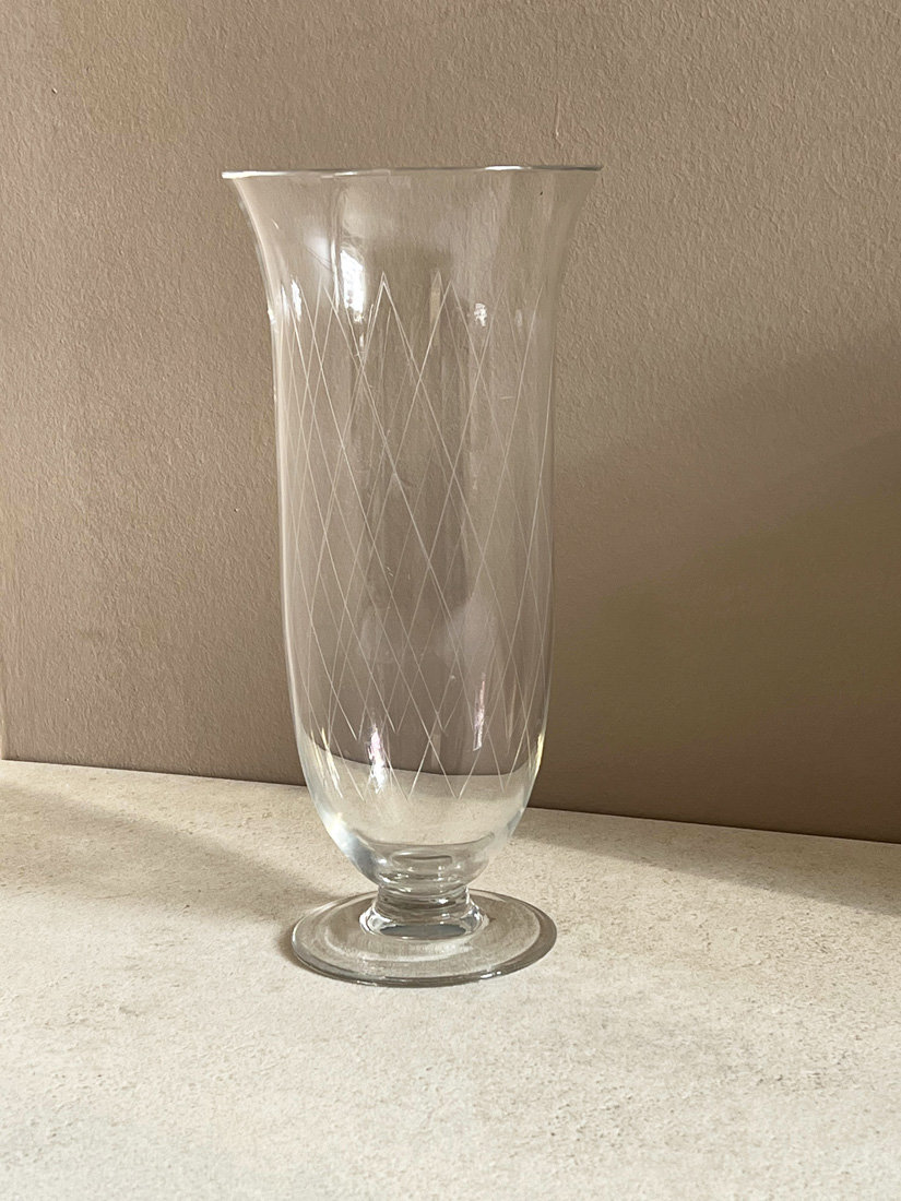 Glass vase on foot